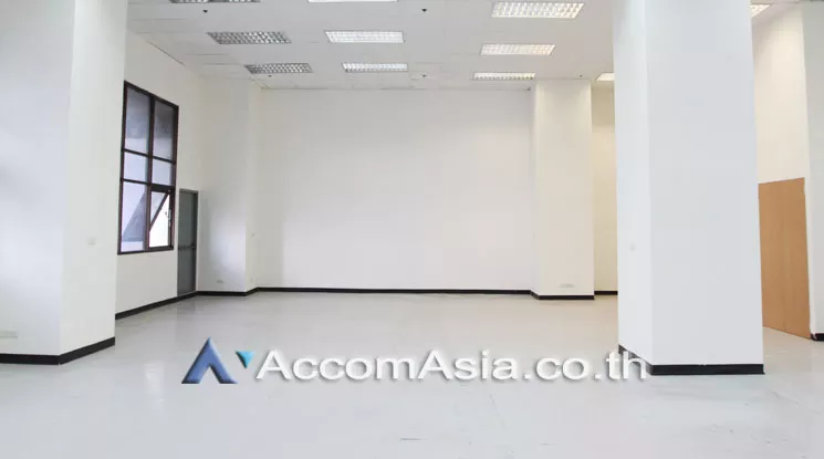 unit Studio  Office space For Rent in Charoen Nakhon, Bangkok  near BTS Krung Thon Buri (AA17854)